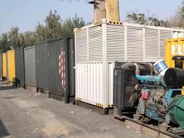 富拉尔基200KW柴油发电机机组每小时油耗是多少？
